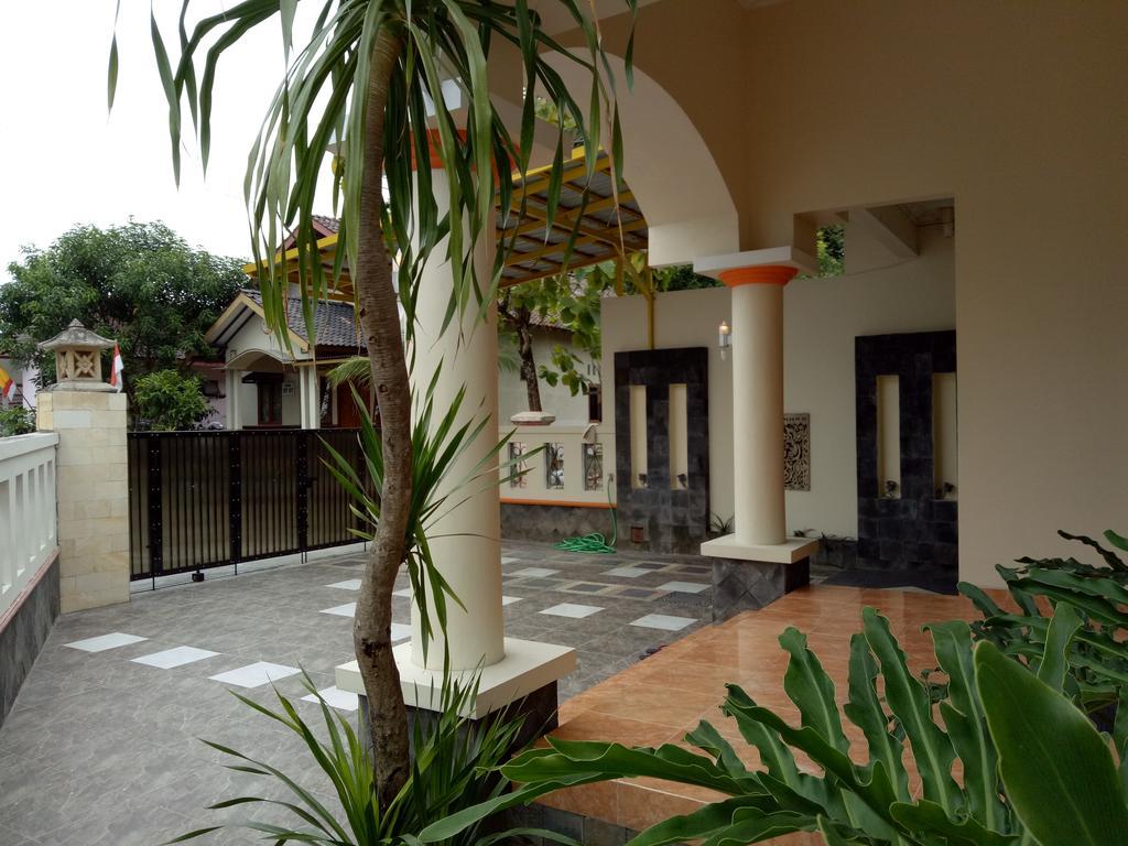 Nariska Suite Homestay Γιογκιακάρτα Εξωτερικό φωτογραφία